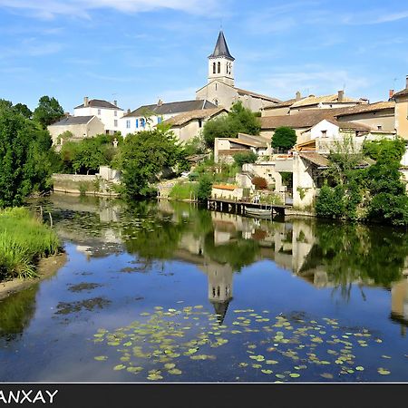 Domaine De La Briouse Bed and Breakfast Sanxay Buitenkant foto